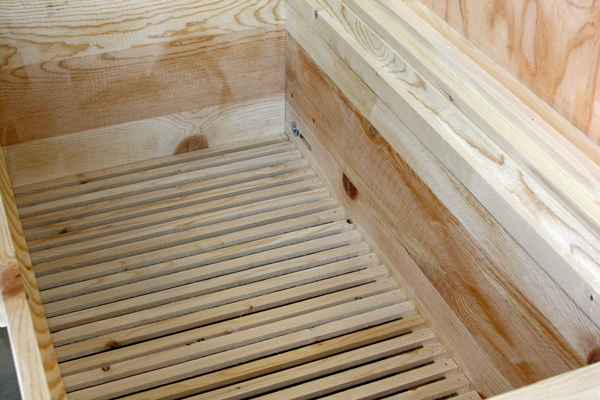 The built-in slatted rack.